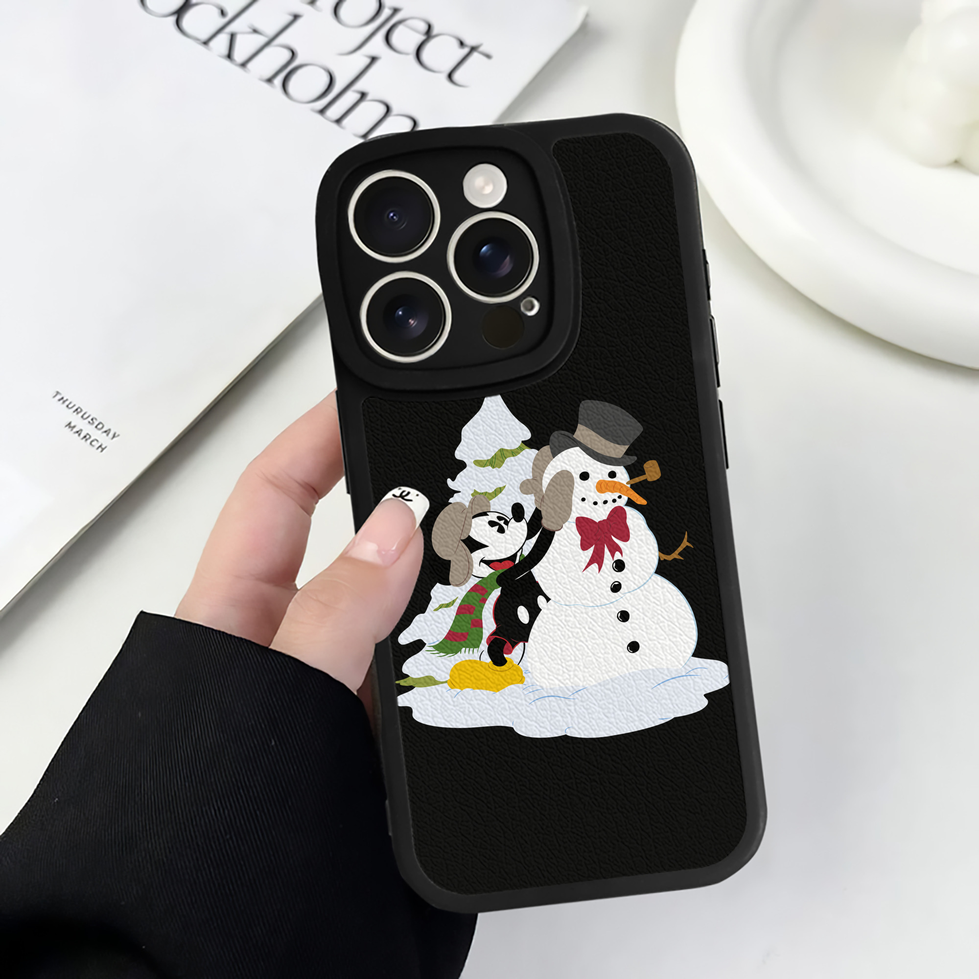 （画像用） ミッキーマウス Mickey Mouse 【iPhone 16シリーズ対応】シリコンスマホケース（レザー調） 材質：シリコン
